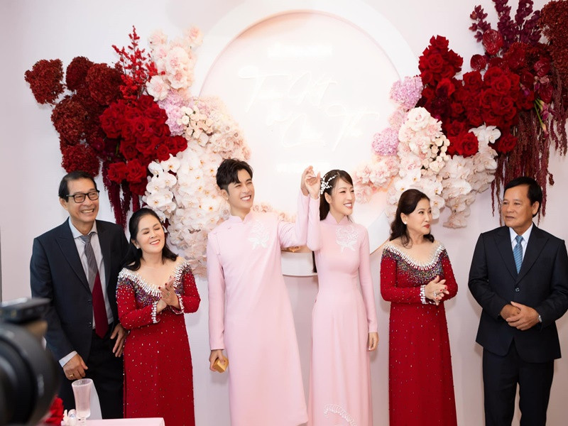 Puka gọi mẹ của Gin Tuấn Kiệt là mẹ trước khi cả hai thừa nhận hẹn hò. Ảnh: FBNV.