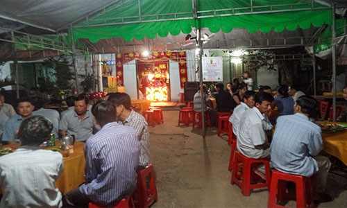 Chong dam vo roi treo co tu tu o Dong Nai