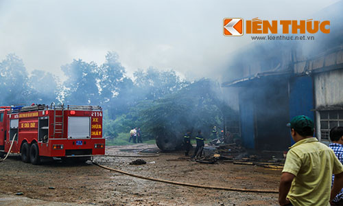 Hiện trường vụ cháy tại công ty SX giấy.