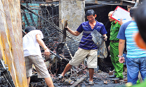 Bon nguoi chet trong can nha boc chay o Dong Nai do chap dien