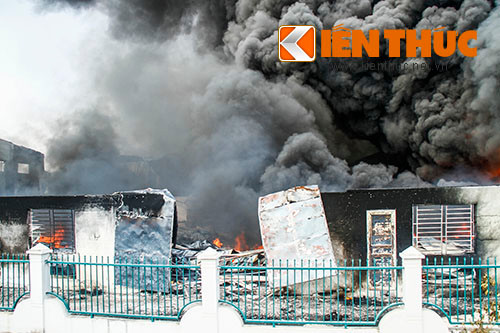 Kinh hoang nhin Cong ty hoa chat S.G chim trong bien lua