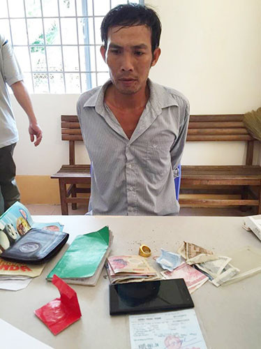 Buon ban ma tuy bi bat, hoi lo cong an 5 chi vang