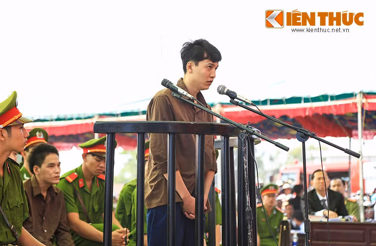 Tại phiên toà, Nguyễn Hải Dương lạnh lùng khai nhận và thuật lại toàn bộ tội ác man rợ của mình khiến nhiều người dự khán không khỏi rùng mình.