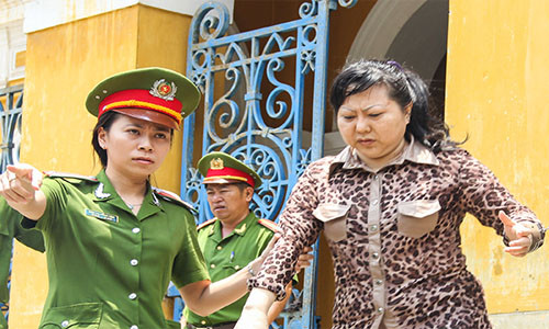 "Bà trùm" của đường dây mua bán ma tuý ở Sài Gòn thoát án tử vì đang nuôi con dưới 36 tháng.