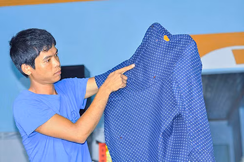 Lam ro pho cong an xa no sung cao su vao dan