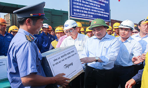 Pho Thu tuong Nguyen Xuan Phuc kiem tra du an xay dung cau Ghenh-Hinh-2