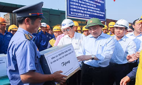 Pho Thu tuong Nguyen Xuan Phuc kiem tra du an xay dung cau Ghenh-Hinh-2