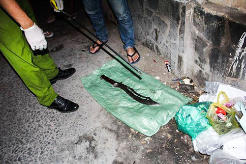 Cam ma tau truy sat ban, nam thanh nien bi chem gan lia tay