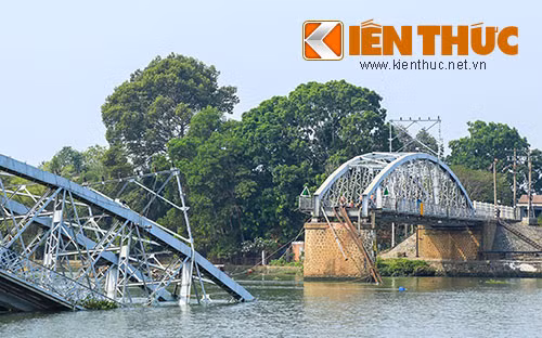 Dang truc vot cau Ghenh tren song Dong Nai-Hinh-2