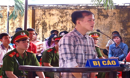 Nghi bi “quyt” tien trung de, rut dao dam chet nguoi