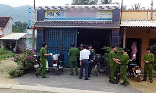 Doi nam nu chet trong nha nghi o Dong Nai