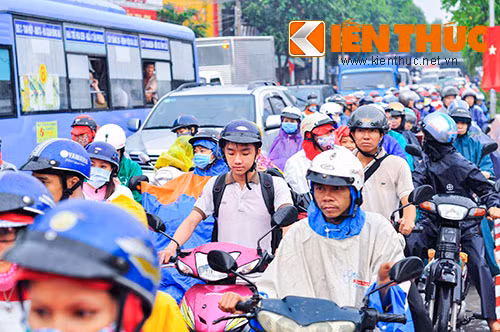 Dong Nai: Mua lon “giai nhiet”, duong pho Bien Hoa bien thanh “song”-Hinh-3