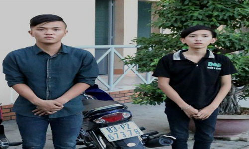 Hai trong ba đối tượng tại cơ quan điều tra.