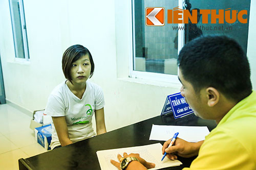 Nữ quái Trần Thị Kim Yến táo tợn rút dao đâm cảnh sát khi bị truy đuổi.