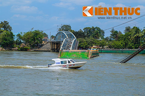 Chu tau day sa lan dam sap cau Ghenh bi bat-Hinh-2