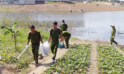 Phat hien thi the bi buoc da duoi long ho Binh Phuoc