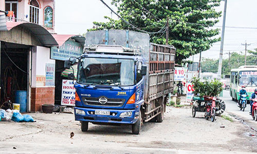 Chiếc xe tải gây tai nạn chết người rồi bỏ chạy.