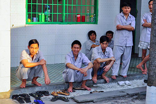 Xo xat trong bua an, 2 benh nhan tam than dam nhau tu vong