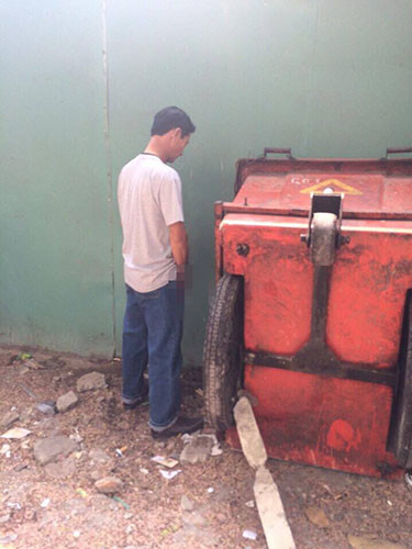 TP HCM xu phat nhieu nguoi dai bay tren via he