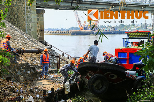 Công tác khắc phục được diễn ra rất khẩn trương.