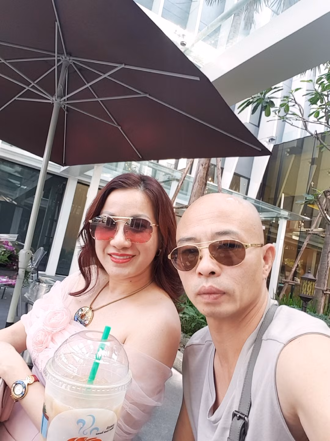 Nu dai gia Duong Duong danh nguoi “vo mat” bi bat giam la nguoi hay lam tu thien-Hinh-2