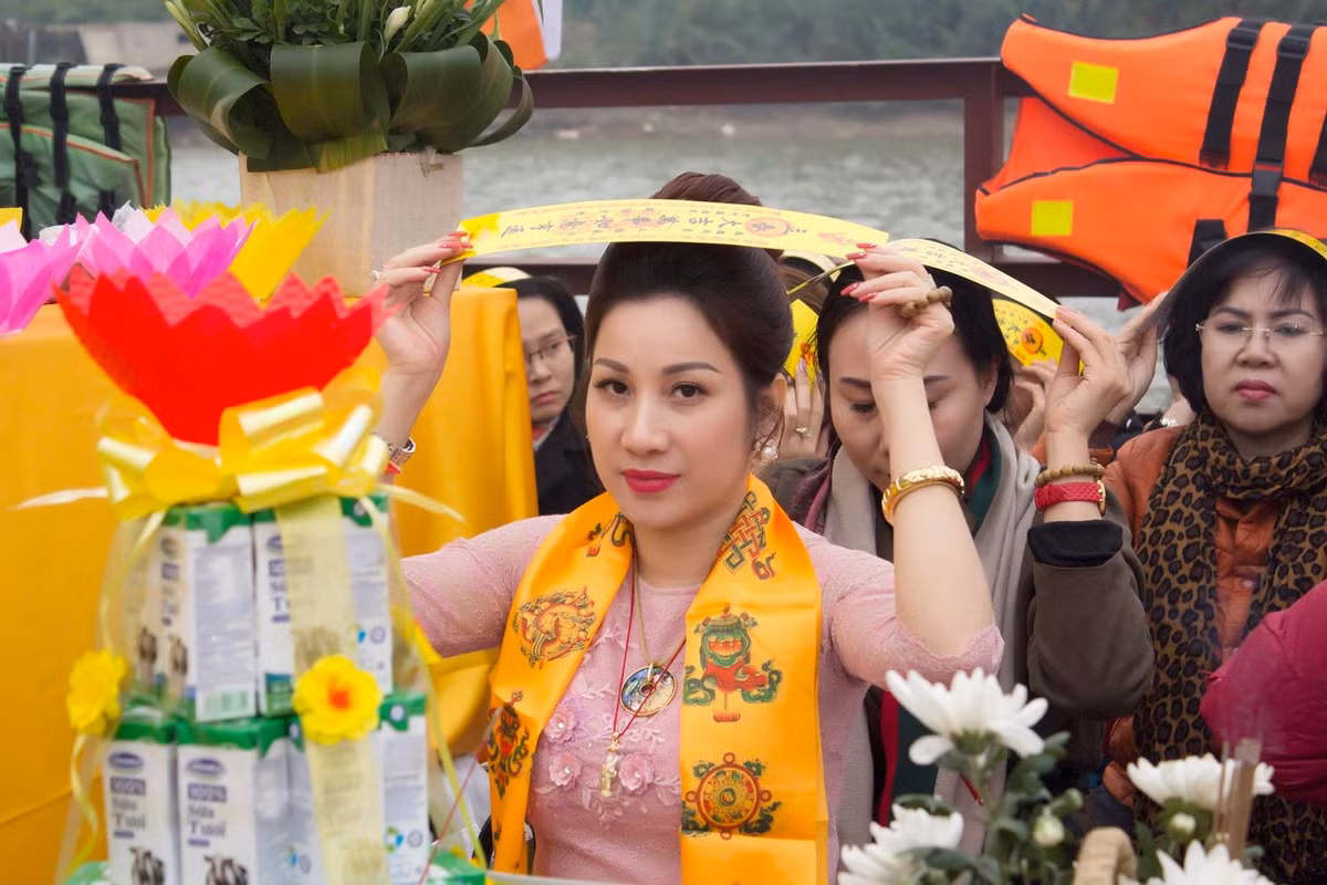 Đến 18h30 ngày 30/3, anh Trịnh Ngọc Anh cùng người điều hành nhà xe Phúc Cường đến gặp vợ chồng bà Dương ở nhà số 366 đường Lê Quý Đôn, thành phố Thái Bình.