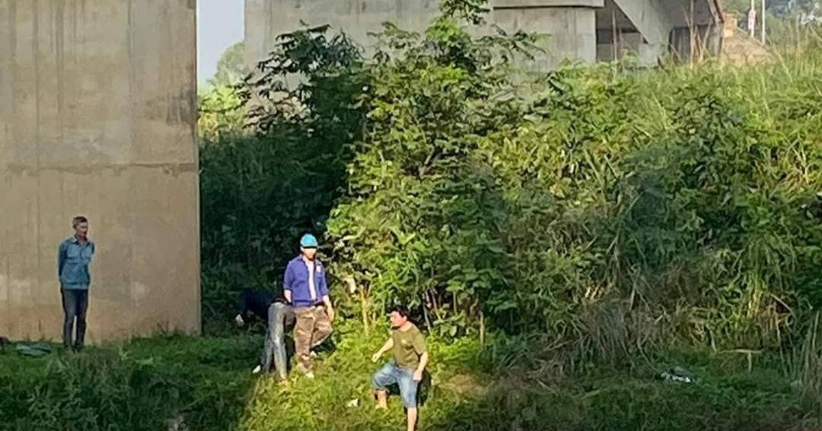 Phát hiện sự việc, người dân lập tức hô hoán cứu. Một số người đàn ông gần đó nhảy xuống sông cứu nữ sinh này lên bờ. Sau khi được sơ cứu tại chỗ, nữ sinh N. được người dân đưa đến phòng khám gần đó để sưởi ấm, truyền dịch, thở ôxy... rồi tiếp tục chuyển xuống Bệnh viện Đa khoa khu vực Tây Bắc Nghệ An để theo dõi.