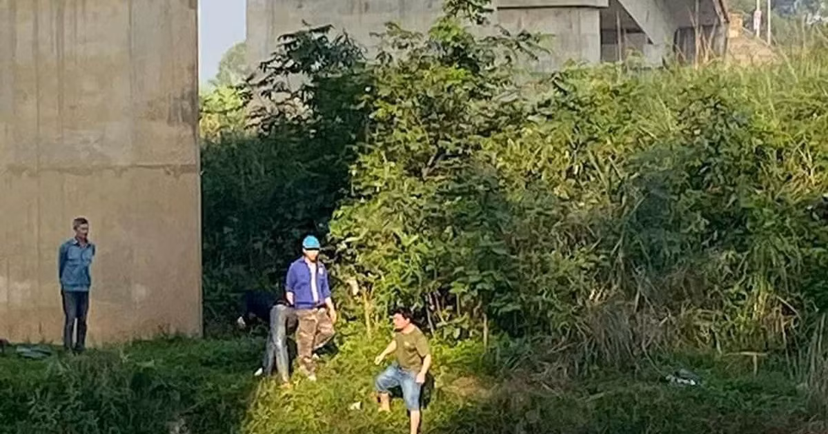 Phát hiện sự việc, người dân lập tức hô hoán cứu. Một số người đàn ông gần đó nhảy xuống sông cứu nữ sinh này lên bờ. Sau khi được sơ cứu tại chỗ, nữ sinh N. được người dân đưa đến phòng khám gần đó để sưởi ấm, truyền dịch, thở ôxy... rồi tiếp tục chuyển xuống Bệnh viện Đa khoa khu vực Tây Bắc Nghệ An để theo dõi.