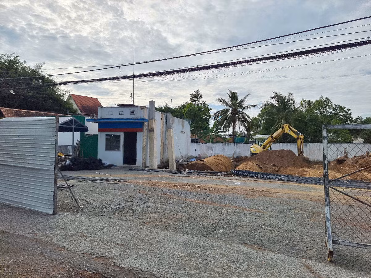 Tra Vinh: Ai thi cong goi thau sua chua cua hang ban le xang dau so 1?-Hinh-4