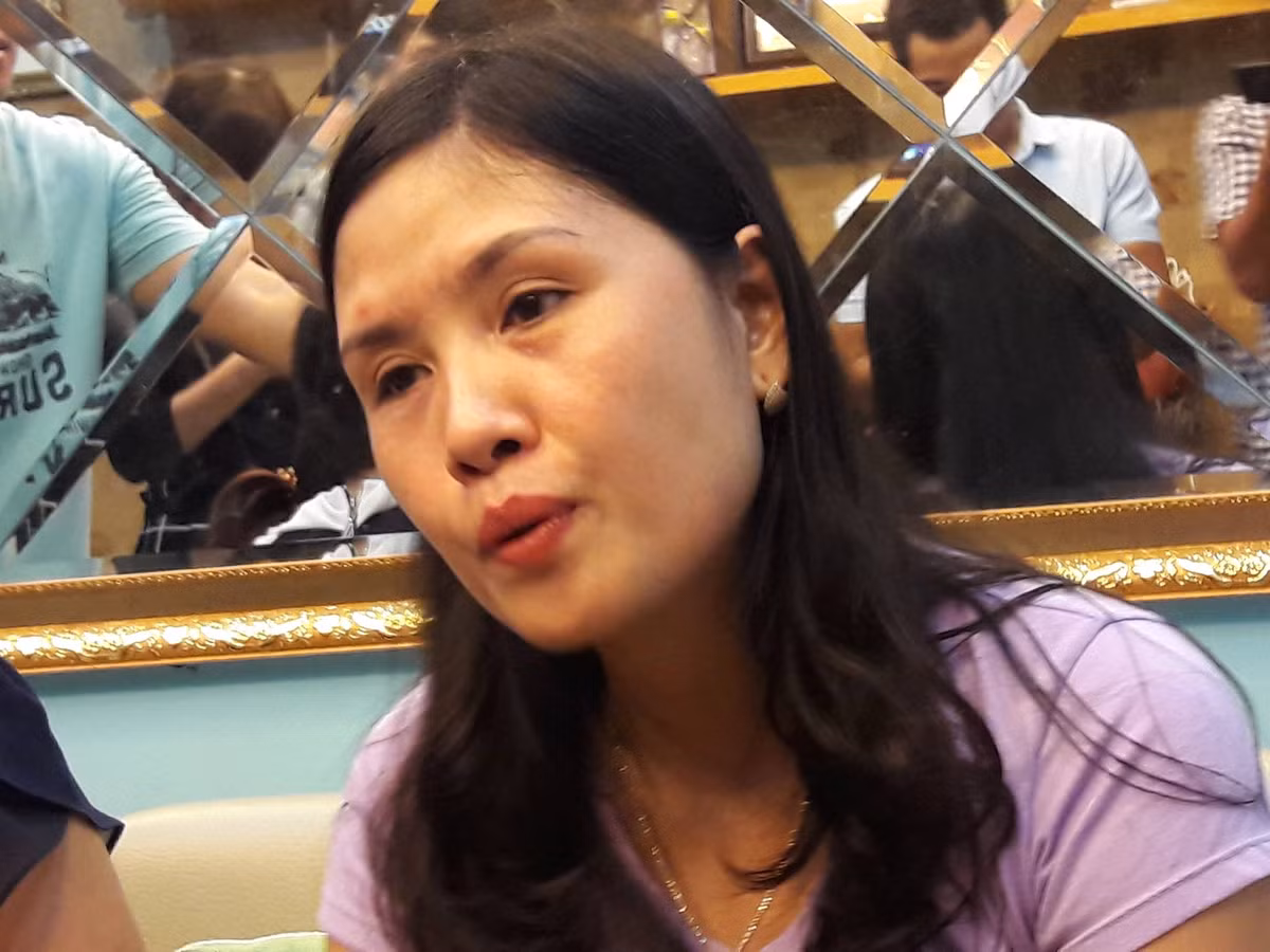 Thiếu tá Phan Hương Giang (SN 1976, công tác tại Trung tâm TDTT Quân đội), vợ xạ thủ Hoàng Xuân Vinh.