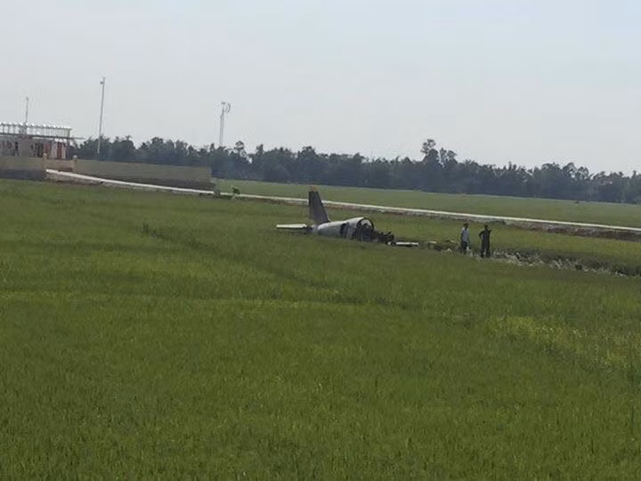 Đầu máy bay quay ngược với dấu vết vụ tai nạn. (Ảnh Facebook)