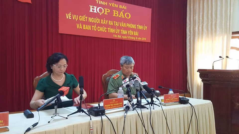 Bà Phạm Thị Thanh Trà, Chủ tịch UBND Tỉnh Yên Bái chủ trì buổi họp báo.