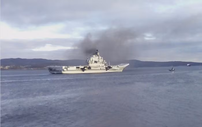 Mạng QQ mới đây đăng tải loạt ảnh cho thấy tàu sân bay Đô đốc Kuznetsov của Hải quân Nga đã rời căn cứ lên đường tới Syria tham chiến chống quân khủng bố. Nguồn: QQ