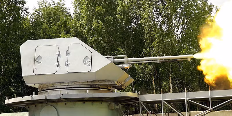 Hiện vẫn chưa rõ tổ hợp pháo hạm đa năng trang bị cho Project 22800 sẽ là loại nào. Tuy nhiên, khả năng cao là chỉ gói gọn trong ba loại pháo hạm tốt nhất cho tàu chiến nhỏ mà Nga đang sản xuất hiện nay, gồm: pháo hạm 57mm A-220M; 100mm A190E và 76mm AK-76MA. Nguồn ảnh: Wiki