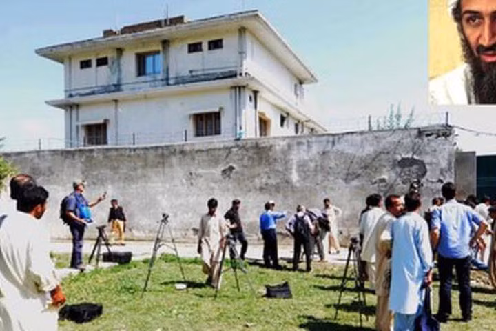 Do bin-Laden và gia đình không bao giờ tiếp xúc với những người xung quanh nên hàng xóm không hay biết người sống cạnh nhà mình là ai. Phải tới năm 2011, Mỹ mới tìm ra "pháo đài" của bin-Laden và mở cuộc đột kích, tiêu diệt trùm khủng bố.