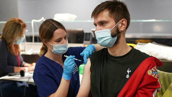 Biến chủng Delta là chủng virus rất nguy hiểm. Nó được giới chuyên gia đánh giá nguy hiểm hơn nhiều so với các chủng ban đầu. Vì vậy, ngưỡng miễn dịch cộng đồng được đẩy lên cao hơn nhiều mức ước tính 60 - 70% trước đó.