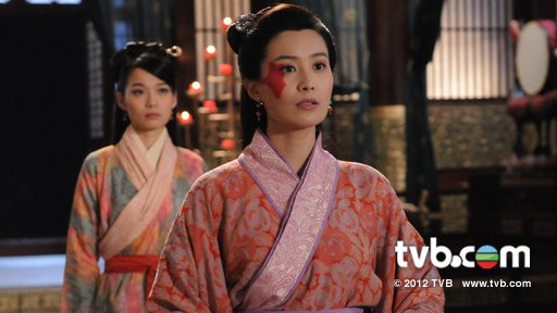 Dù vậy, khi đến tuổi lấy chồng, Chung Vô Diệm mãi không tìm được mối hôn sự nào. Khi đến 40 tuổi, bà vẫn chưa xuất giá. Một lần, mẹ của Chung Vô Diệm nói với con gái rằng, Tuyên Vương đang tuyển tú nữ nên sao không tới thử xem sao.