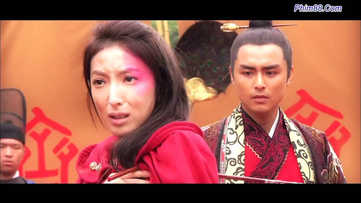 Sau khi nghe xong và ngẫm nghĩ hồi lâu, Tuyên Vương nhận thấy Chung Vô Diệm là một người thông minh, dũng cảm mới dám nói điều mà không quan lại hay phi tử nào dám làm. Tiếp đến, bà được vua cho phép nói về chuyện chính sự. Trước những phân tích chính xác về tình hình đất nước của cô gái xấu xí, Tuyên Vương quyết định phong bà làm hoàng hậu.