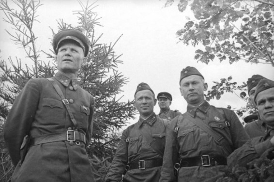 Vào ngày 22/6/1941, Đức quốc xã đã mở màn chiến dịch Barbarossa, bất ngờ tấn công xâm lược Liên Xô. Kể từ đây, Liên Xô bước vào cuộc Chiến tranh Vệ quốc vĩ đại (1941 - 1945).