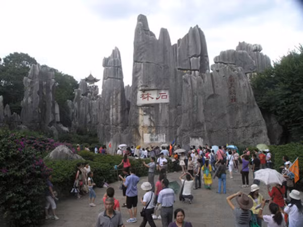 UNESCO công nhận rừng đá Thạch Lâm là vườn địa chất thế giới vào năm 2004. Mỗi năm, hàng ngàn du khách trong và ngoài nước ghé thăm và chiêm ngưỡng vẻ đẹp thiên nhiên hùng vĩ của nơi đây.