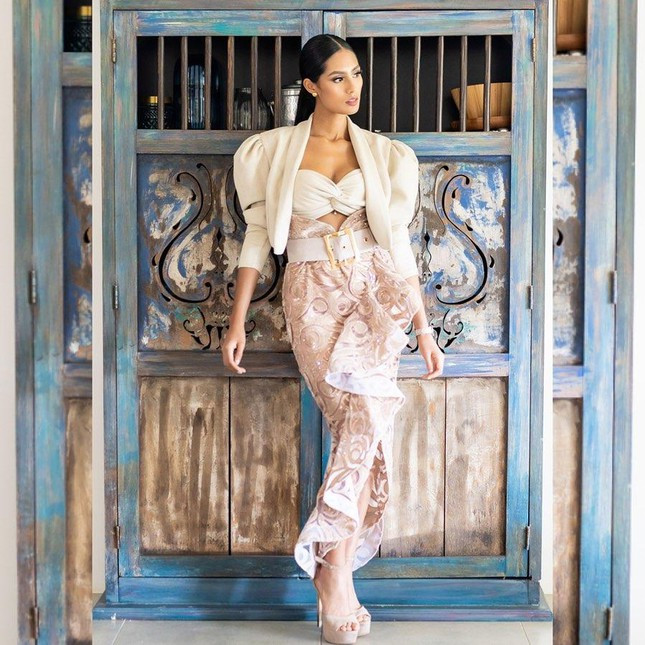 Kể từ đó, người đẹp tiếp tục nuôi dướng ước mơ được đại diện cho Colombia trên sân chơi sắc đẹp quốc tế và giành danh hiệu Hoa hậu Siêu quốc gia Colombia 2021.