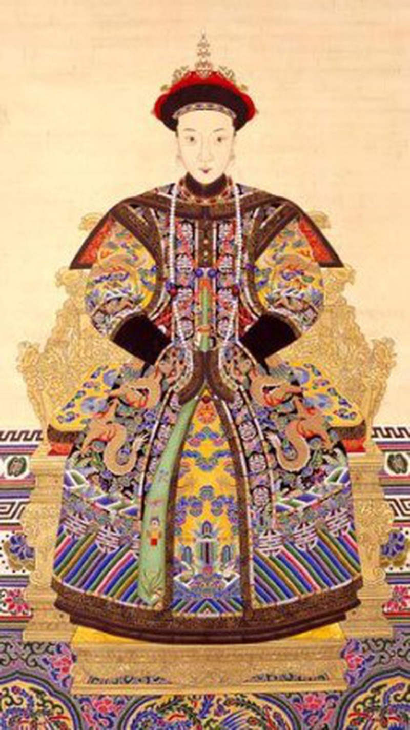 Thế nhưng, khi mở nắp quan tài của hoàng hậu A Lỗ Đặc Thị, nhóm trộm mộ "sợ chết khiếp". Nguyên do là bởi thi hài của vương hậu còn khá nguyên vẹn trông giống như mới qua đời cách đây không lâu.