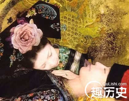 Sau một thời gian tìm kiếm, những kẻ trộm mộ tìm thấy Huệ Lăng và đột nhập vào bên trong. Chúng vơ vét nhiều ngọc ngà châu báu trong mộ.