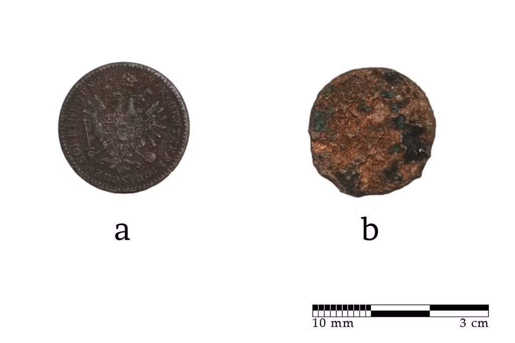 Theo đó, xác ướp này trở thành thi hài "độc nhất vô nhị" được tìm thấy ở Nyarlorinc. Ngoài xác ướp, các chuyên gia còn tìm thấy một số bình gốm.