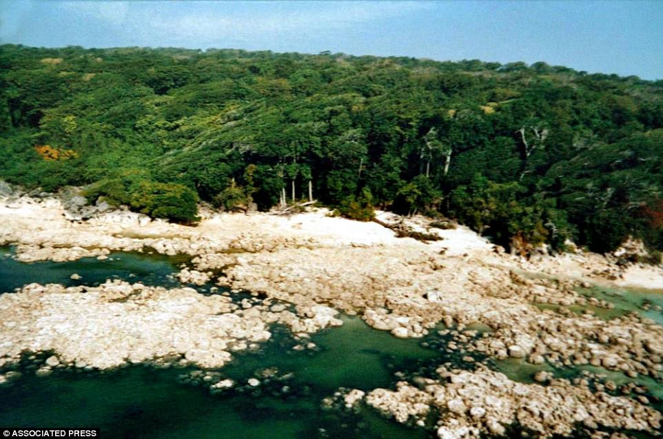 Điều này xuất phát từ việc người dân sống trên đảo Bắc Sentinel nhất quyết không giao lưu, tiếp xúc với thế giới hiện đại dù nhiều người đến với thiện chí hòa bình.