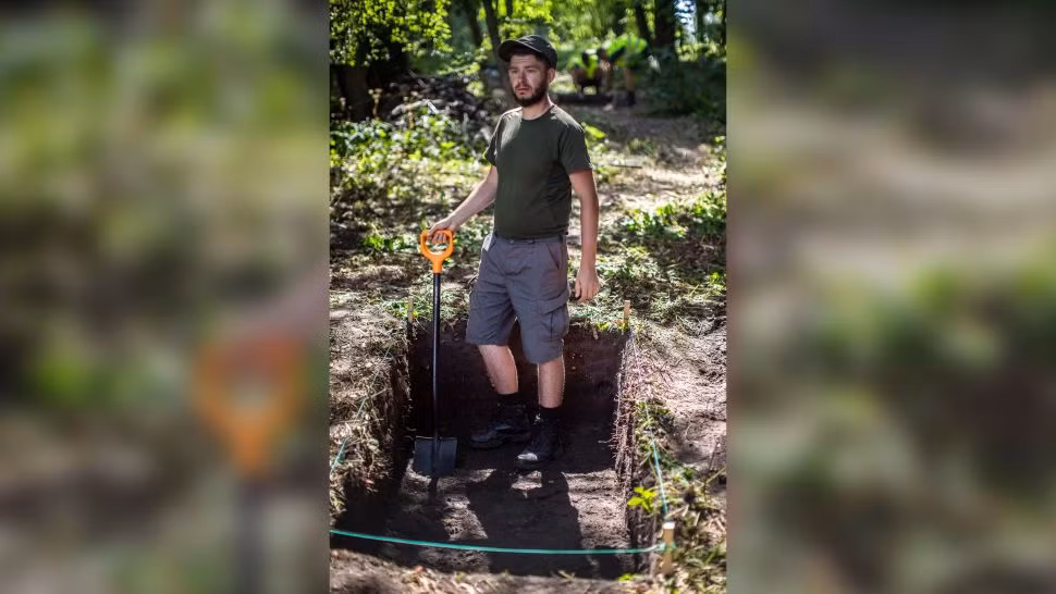 Các nhà khảo cổ học ở Ba Lan mới phát hiện một ngôi mộ tập thể chứa hài cốt của khoảng 500 người tại "Thung lũng Chết", Pomerania. Đức quốc xã đã cố gắng phá hủy ngôi mộ này vào cuối Thế chiến 2 để xóa dấu vết về tội ác đã gây ra.