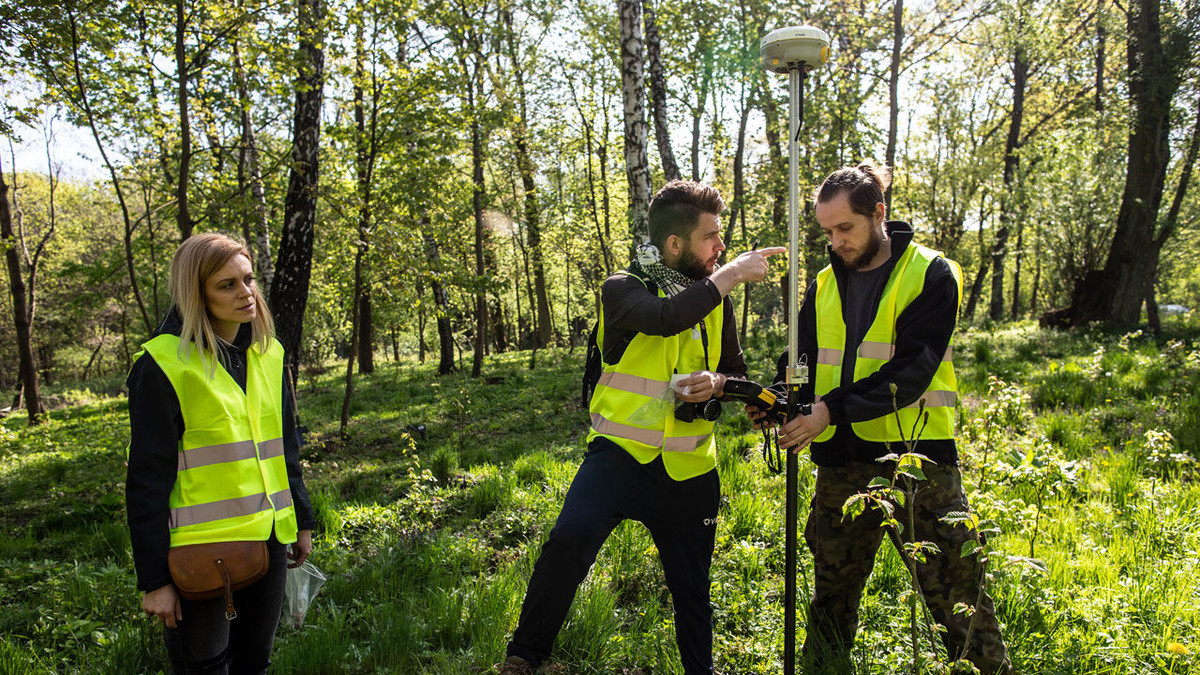 Sau khi Thế chiến 2 kết thúc, các nhà khảo cổ tiến hành cuộc khai quật ở "Thung lũng Chết" và tìm thấy hài cốt của 168 người. Kể từ đó, các chuyên gia tiến hành tìm kiếm các ngôi mộ tập thể trong khu vực.