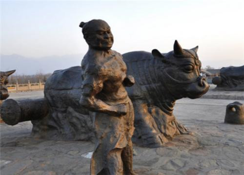 Thông qua các nghiên cứu, giới chuyên gia cho hay 4 con trâu sắt này được đúc vào năm 725. Khi ấy, người ta đúc trâu sắt nhằm làm kiên cố cầu nổi ở bến Bồ Tân (một địa danh cổ ở sông Hoàng Hà) và duy trì giao thương giữa các triều đại nhà Tần và nhà Tấn.