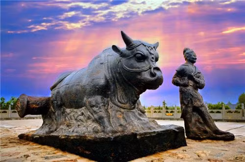 Bên cạnh đó, một số tàu thuyền của ngư dân bị hư hại do va phải sừng của trâu sắt khi mực nước sông Hoàng Hà xuống thấp.