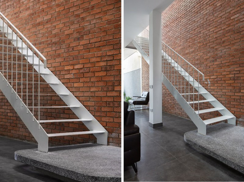 Cầu thang được nâng lên một cấp độ.